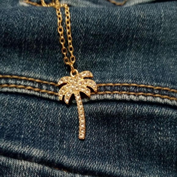 Encrusted Palm Tree Charm on a Yellow Gold Tone Chain Necklace Pendant - Picture 7 of 10